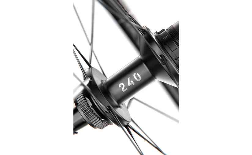 DT Swiss GRC 1400 Dicut 30 DB 28"- Carbon Vorderrad