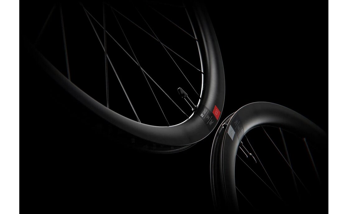 DT Swiss ARC 1100 Dicut 38 DB 28"- Carbon Vorderrad – Image 3